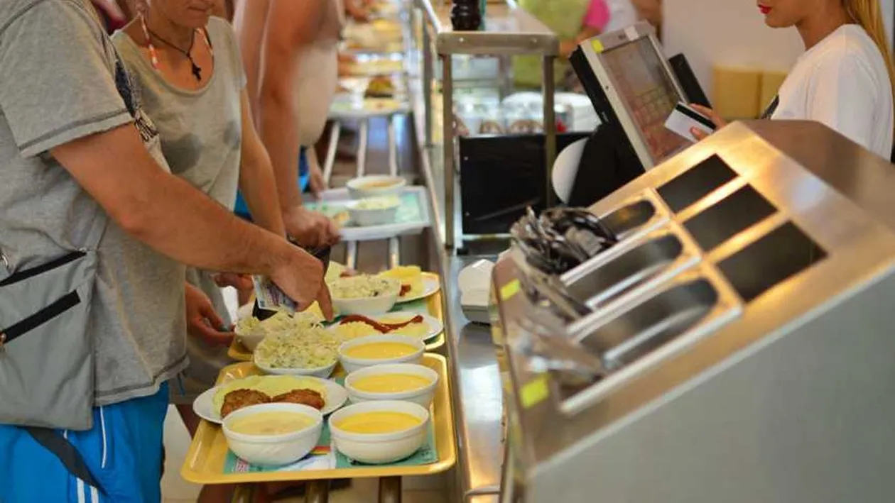 Ce a primit o turistă după ce a comandat două ciorbe la împinge tava în Eforie Nord. Nu am putut mânca!