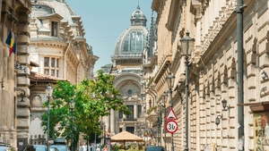 Un bloc din București scos la vânzare. Cât te costă dacă vrei întreg imobilul