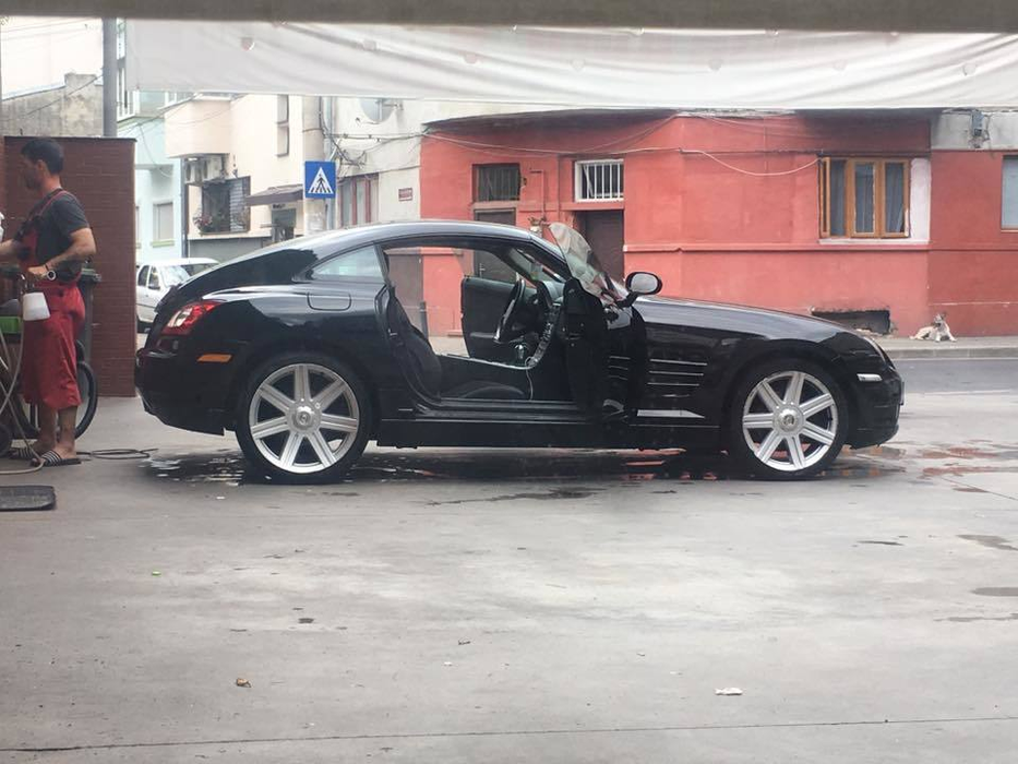 OANA LIS are nevoie disperată de bani! Cu cât îşi vinde acum maşina