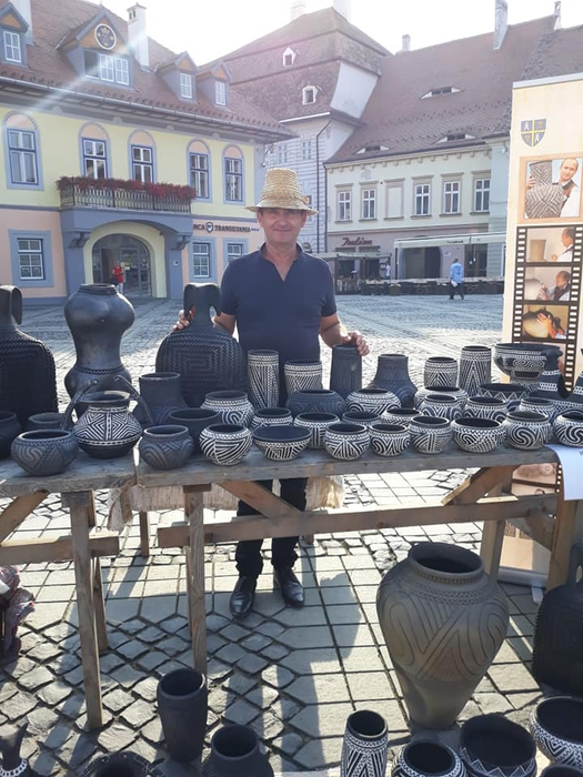 Artistul popular, la un târg care s-a ținut la Sibiu