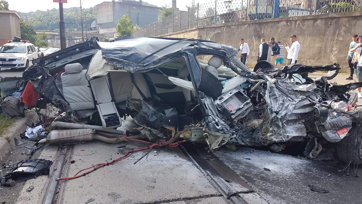 Un mire a provocat un accident înfiorător în Reșița, după ceremonia civilă © ISU Reșița 