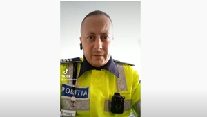 Un polițist din Timișoara a devenit viral pe TikTok, după ce a postat imagini cu șoferii care îi oferă șpăgi de sute de euro