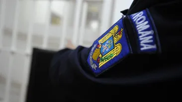 Două angajate ale unui liceu din Bacău au furat alimente de la cantină. Una dintre ele a fost prinsă cu ulei, făină, mălai și bulion în geantă