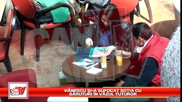 Si-a invins definitiv timiditatea! Hanescu si-a sufocat sotia cu saruturi in vazul tuturor