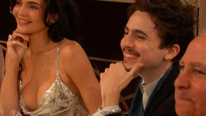 Toate diamantele, pentru Kylie și Timothée: Marele premiu și ținuta de 100 de carate de la Globurile de Aur 2026