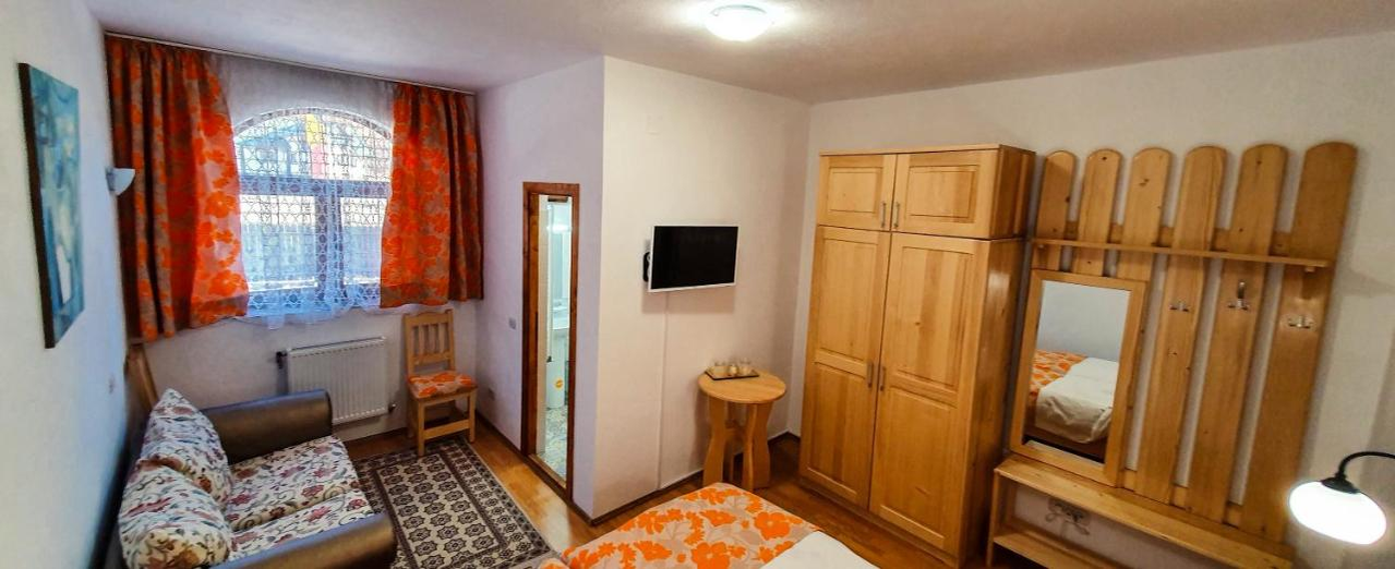 Cât costă o noapte de cazare în hotelul Monicăi Anghel. Foto: booking