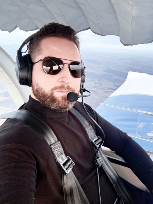 Cine este bărbatul care pilota avionul prăbușit la Iași. Primele informații despre el