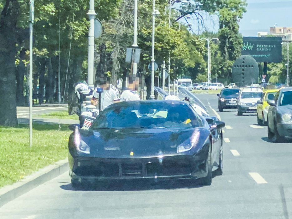 Laurențiu Reghecampf, la bordul unui Ferrari ce valorează 400.000 de euro