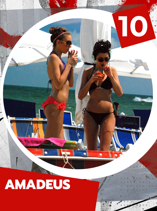 TOP 50 sexy-vedete care au încheiat 2025 în mare stil. Ramona Gabor, Roxana Ionescu și Daniela Crudu, pahare fără număr, restul e CANCAN