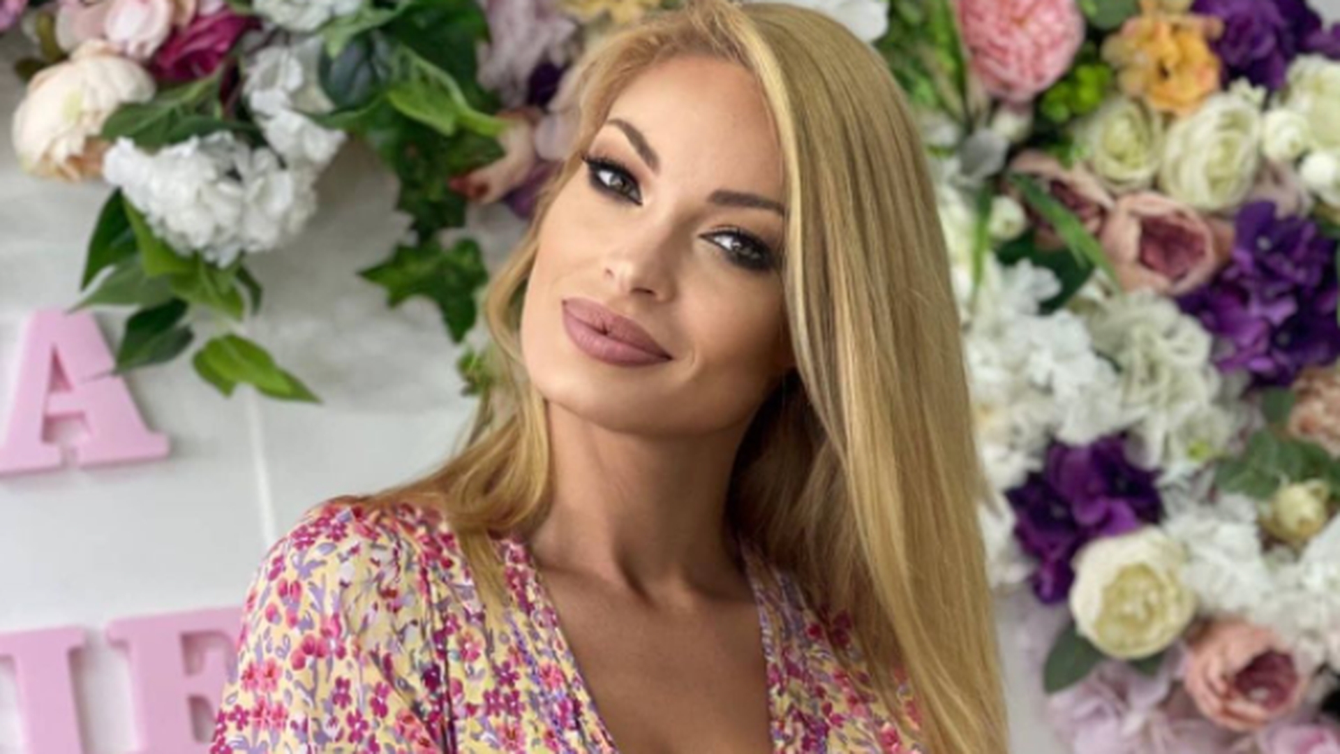 Valentina Pelinel, primele declaraţii după ce a apărut în cârje. Ce i s-a întâmplat blondinei: "A trebuit să fac această operație"