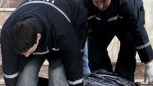 CAZ INCREDIBIL! O mama si fiul sau au fost gasiti morti de foame in casa!