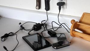 Aceștia sunt "vampirii electrici". Aparatele electrocasnice din locuință pe care trebuie să le scoți din priză. Deși sunt în stand-by, consumă multă energie electrică