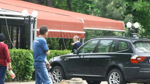 Gigi Becali a oprit masina in mijlocul strazii si a facut un gest neasteptat! Oamenii s-au uitat la el ca la urs!