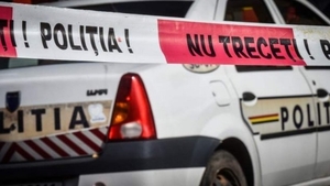 Crimă cutremurătoare în Gorj. Un tânăr şi-a omorât tatăl în bătaie, cu o sapă. Explicațiile halucinante pe care le-a oferit