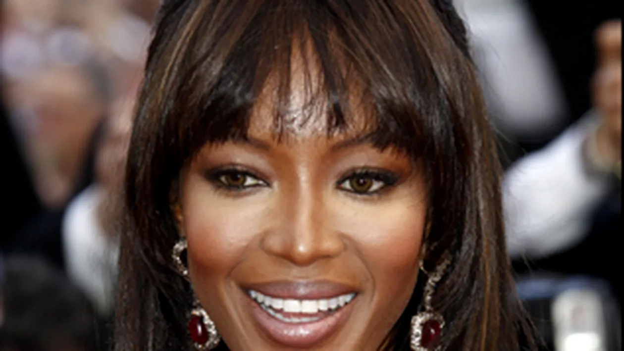 Naomi Campbell s-a logodit! Iubitul ei a sarbatorit evenimentul cu foc de artificii