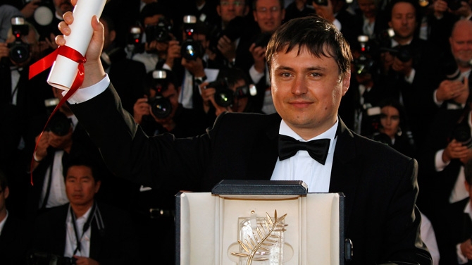 Cristian Mungiu si actritele Cosmina Stratan si Cristina Flutur se intorc de la Cannes cu premiile pentru scenariu si cele mai bune roluri feminine!