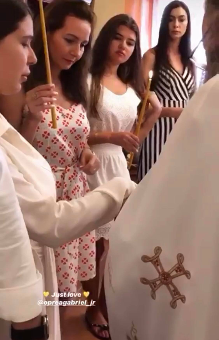 Gabriel Oprea Jr și soția lui s-au cununat religios în sufragerie