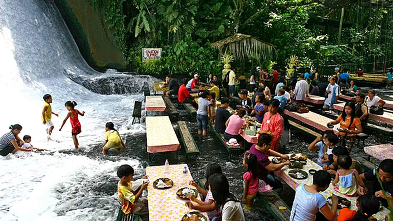 Hai la masa in cascada! Vezi aici cum arata cel mai ciudat restaurant din Filipine