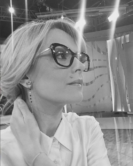 Simona Gherghe, încercănată şi cu riduri profunde, după ce a pierdut multe nopţi. Ce replică i-a dat unei fane care i-a vorbit despre detaliile inestetice, care nu pot fi ascunse nici de machiaj