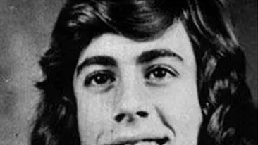 Aici era doar un student cu vise mari, acum e unul dintre cei mai iubiţi actori din lume. Il recunosti? Indiciu: e zgarcit