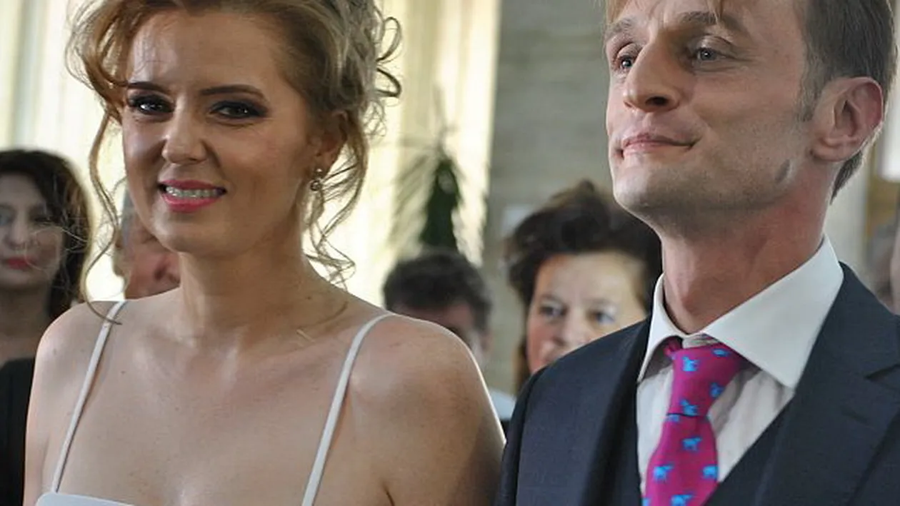 Roberta Anastase s-a casatorit in urma cu putin timp. Vezi inelul cu diamante pe care l-a purtat pe deget