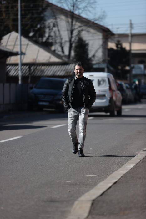 Pepe a făcut o plimbare pe jos, singur și îngândurat (Foto: CANCAN.RO)