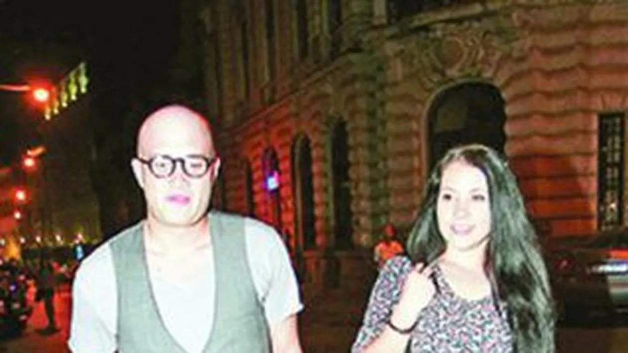 Bendeac s-a combinat cu o bruneta ca sa o uite pe Andreea Popescu! A sedus-o cu picioarele lui fine