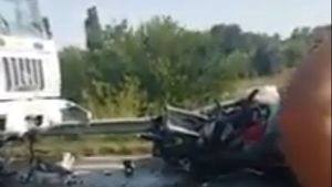 Accident groaznic la Galați! O betonieră a strivit o limuzină! Sunt doi morți și alți oameni grav răniți VIDEO