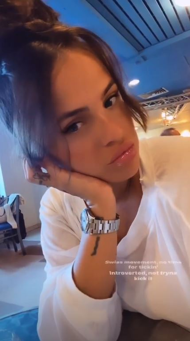 Diana Gureșoaie, într-un costum de baie roz minuscul pe o plajă exotică. Bărbații “și-au rupt” gâtul după ea! Ce calități trebuie să aibă cel care vrea să îi fie iubit