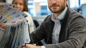Românul cu cel mai mare salariu de la noi. Pentru ce ia 33.000 în fiecare lună