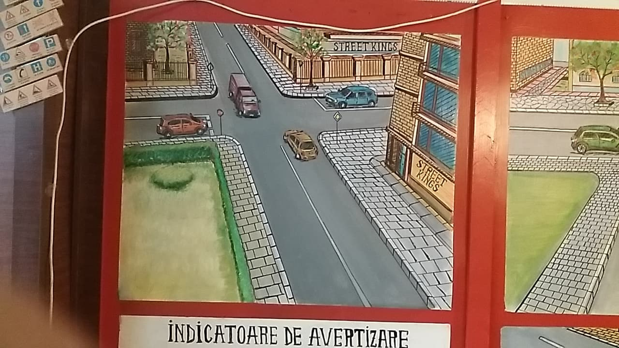 Adrian Luță s-a inspirat din Codul Rutier pentru picturile sale