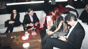 Ilie Nastase se simte bine in compania sotilor Popescu