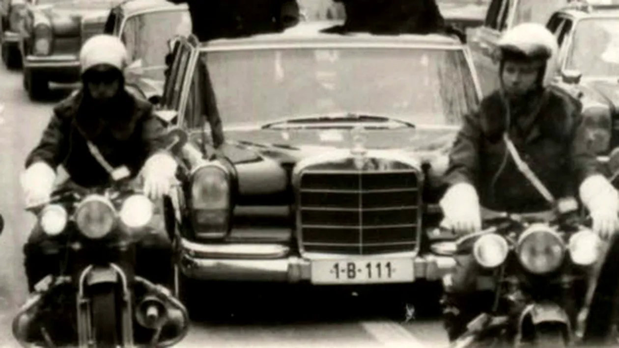 GALERIE FOTO! Maşinile lui Nicolae Ceauşescu. Uite ce bijuterii avea în parcul auto 