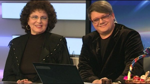 Fuego și Irina Loghin au ajuns într-un jurnal TV… cu peripeții. Cum s-au descurcat artiștii la pupitrul  știrilor