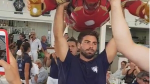 Fiul primarului i-a şocat pe clienţii VIP din celebrul restaurant Bagatelle. Prinţişorul de la Tărtăşeşti şi-a făcut ”fenta” la Saint Tropez cu şampanie IRON MAN, mariachi şi… manele!