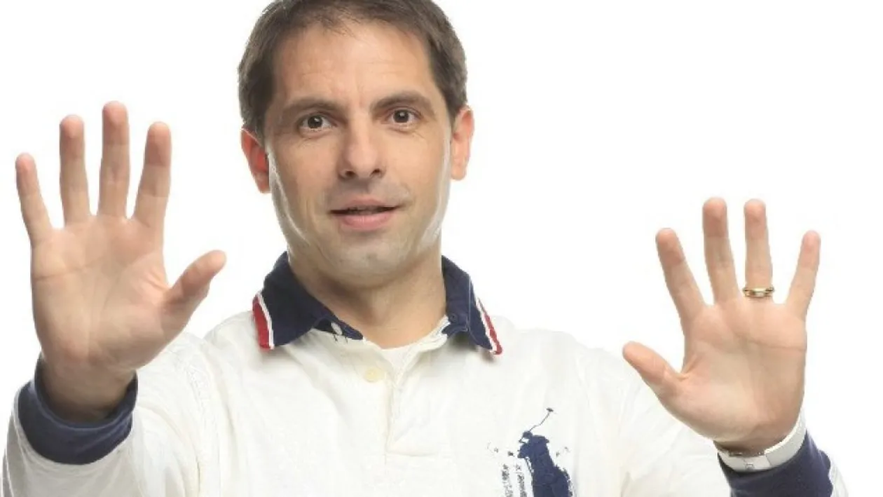 Dan Negru îi atacă subtil pe artiștii români care cer bani de la Guvern: „Nu ați auzit, așa-i? A murit la 54 de ani”