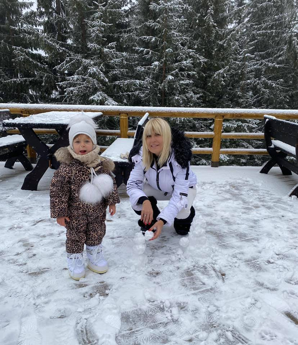 Cum se simte Elena Udrea după ce a fost confirmată cu COVID-19. Fostul ministru a petrecut sărbătorile la munte