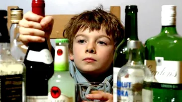 Copil de 9 ani din Botoșani, în comă alcoolică! Băiatul ar fi băut de față cu mama sa, care spune că micuțul doar a „gustat” un pic de bere