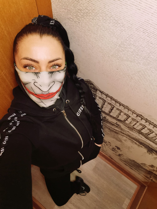Miss Univers la culturism, izolată la domiciliu în Italia de aproape o săptămână