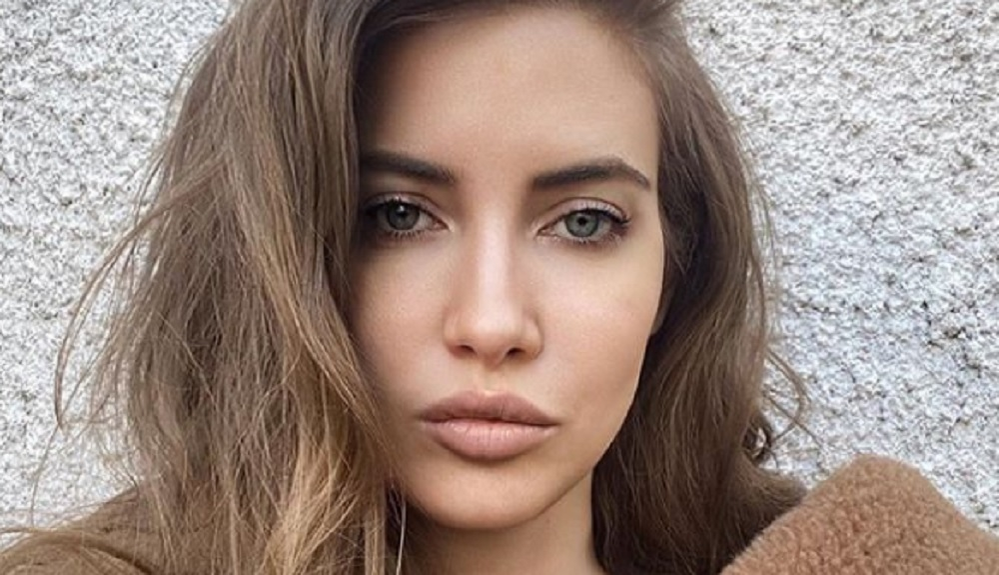 E unică! Cum a ieșit îmbrăcată Iulia Albu ca să se plimbe cu metroul, pe Magistrala 5 Drumul Taberei
