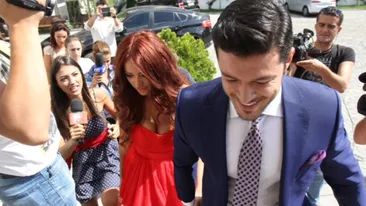 Bianca Dragusanu a aratat ca o printesa la cununia civila! Vedeta a imbracat o rochie rosie care simbolizeaza dragostea