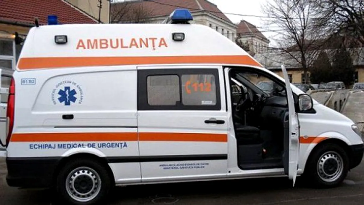 Patru persoane, între care un copil, rănite după ce două maşini s-au ciocnit în județul Gorj