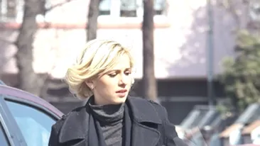 Dana Rogoz: Fac sexy-flexi la caldura