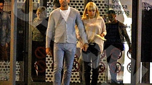 Elena şi Valentin, amor adolescentin! Udrea şi noul iubit au fost filmaţi noaptea, în timp ce…