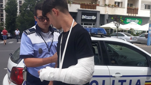 Fiul judecătorilor din Craiova a fost prezentat la mandat. Primele imagini cu tânărul, după accident