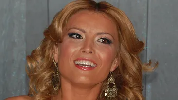 SOC! Elena Gheorghe, sarutata pe gura de un alt barbat! Ce spune cantareata despre aceasta scena