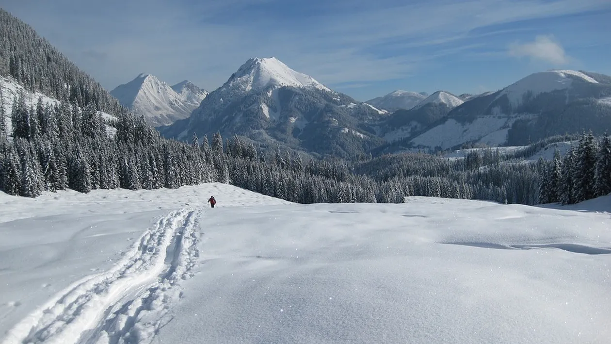 Prognoza meteo 17 noiembrie: se anunţă ninsori şi vreme rece