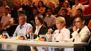 ŞTEFAN BĂNICĂ şi EMILIA POPESCU, transfiguraţi de durere după priveghiul lui CORNEL PATRICHI! Cum au fost fotografiaţi foştii colegi ai coregrafului  de la "Dansez pentru tine"
