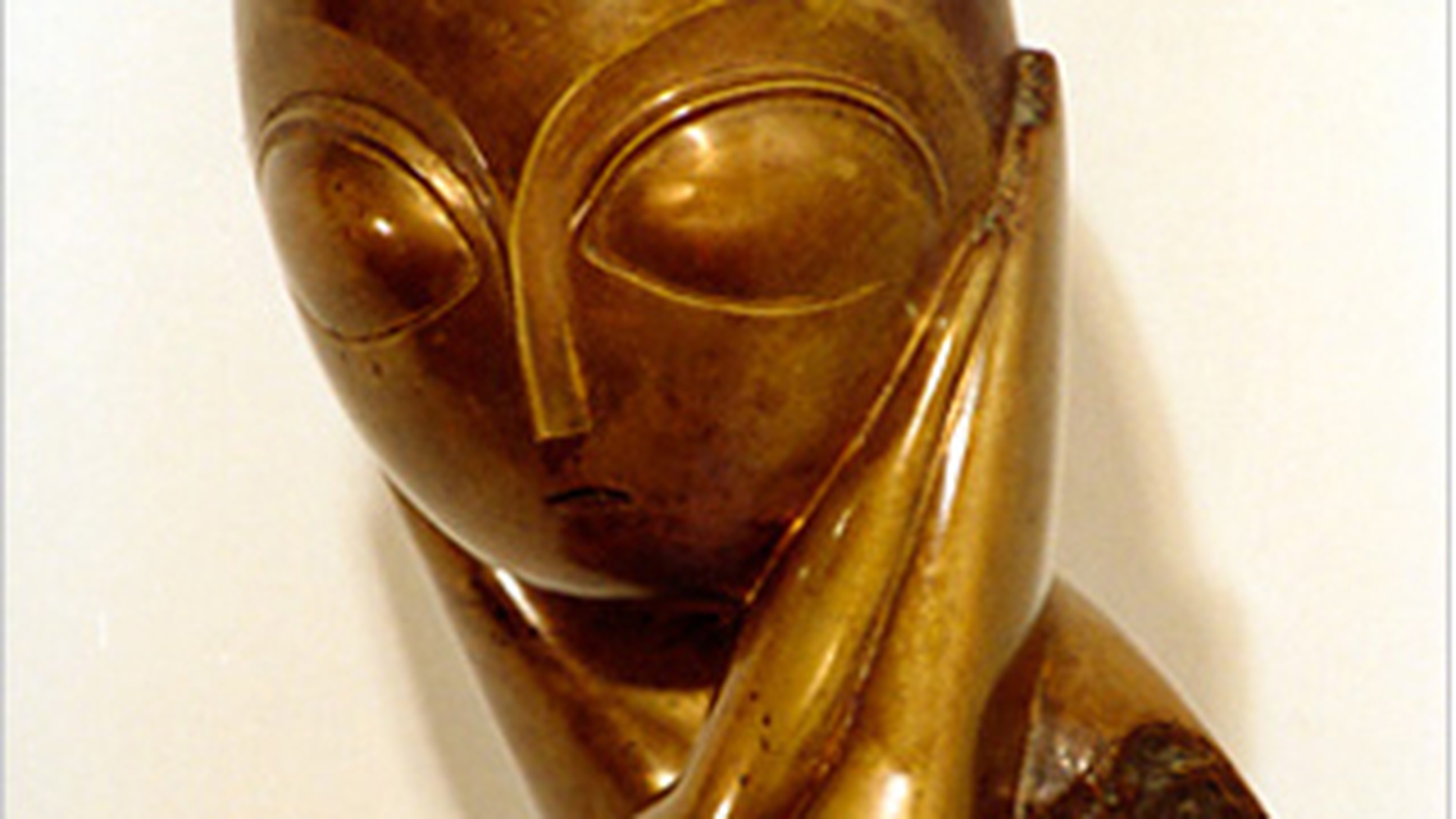 Uite cum am putea scapa de criza! Un avocat spune ca extraterestrii din filmele americane arata ca sculptura lui Brancusi, Domnisoara Pogany!"