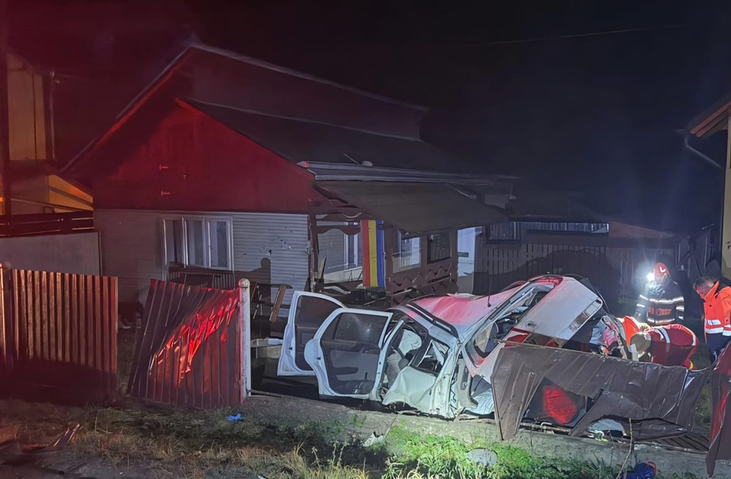 Accident cumplit în Suceava! Un bărbat a intrat cu mașina într-o autoutilitară și a murit pe loc